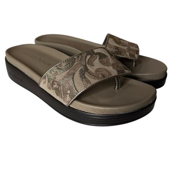 DONALD PLINER NEW Fifi Pewter Brocade Leather Thong Sandals 7.5 TINY FLAW - Picture 2 of 10